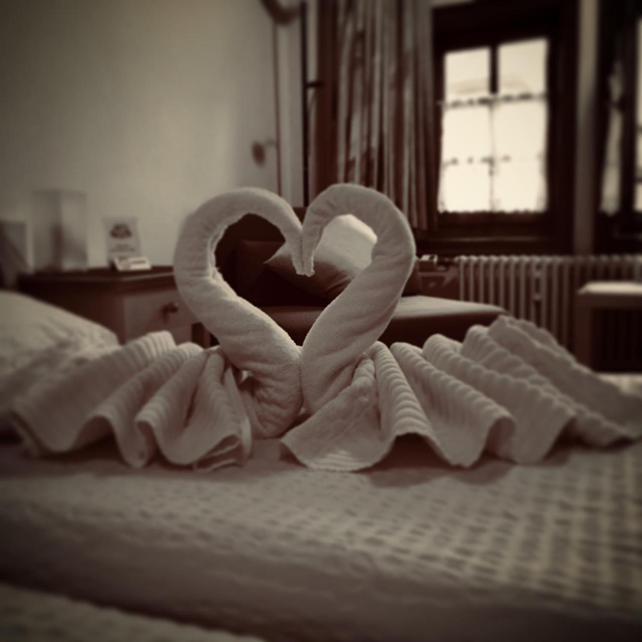 Hotel Im Hochzeitshaus ชอทเทน ภายนอก รูปภาพ